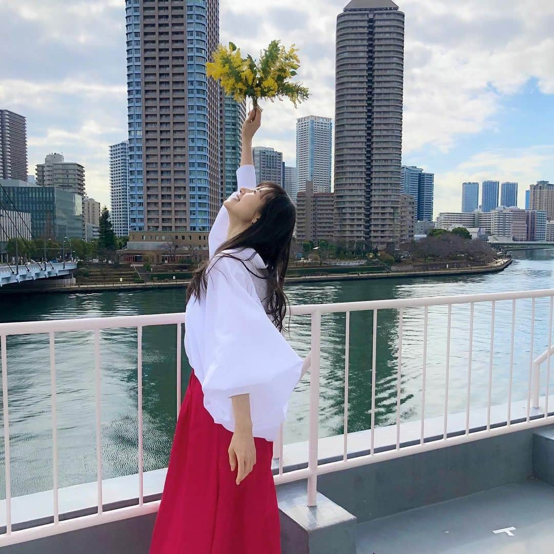 小西真奈美さんのインスタグラム写真 - (小西真奈美Instagram)「シミも皺もケアしながら 健やかに美しく、 そして楽しみながら 年齢を重ねていきましょう！」4月20日 17時58分 - manami.official