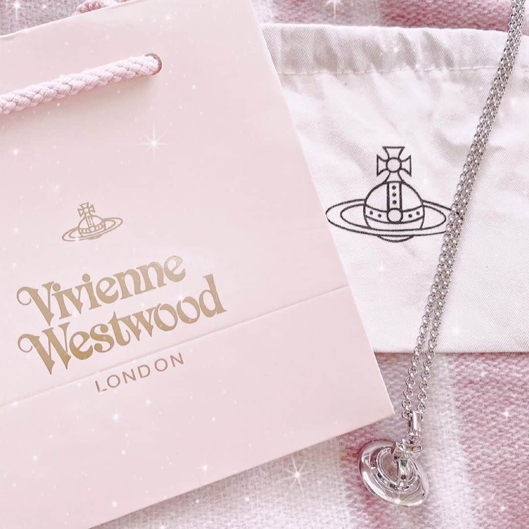 加藤咲希のインスタグラム：「♡ #かとかめら☺︎ #viviennewestwood #ネックレス #necklace」