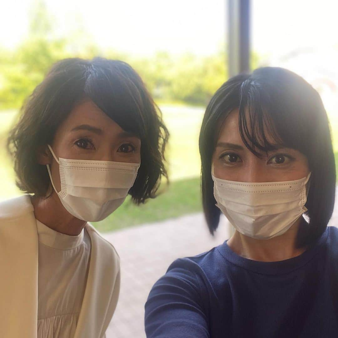 松川浩子さんのインスタグラム写真 - (松川浩子Instagram)「本日は 武川アナとのロケでした。  お天気もいいし、 美味しいものも頂いて 大人な時間。  この模様は 土曜のよんちゃんTVで😛  #ロケ#先輩と#いっちょかみ #武川智美アナ #松川浩子 #土曜のよんちゃんTV#オンエア近くなったらまたお知らせします」4月20日 18時25分 - hiroko_matsukawambs