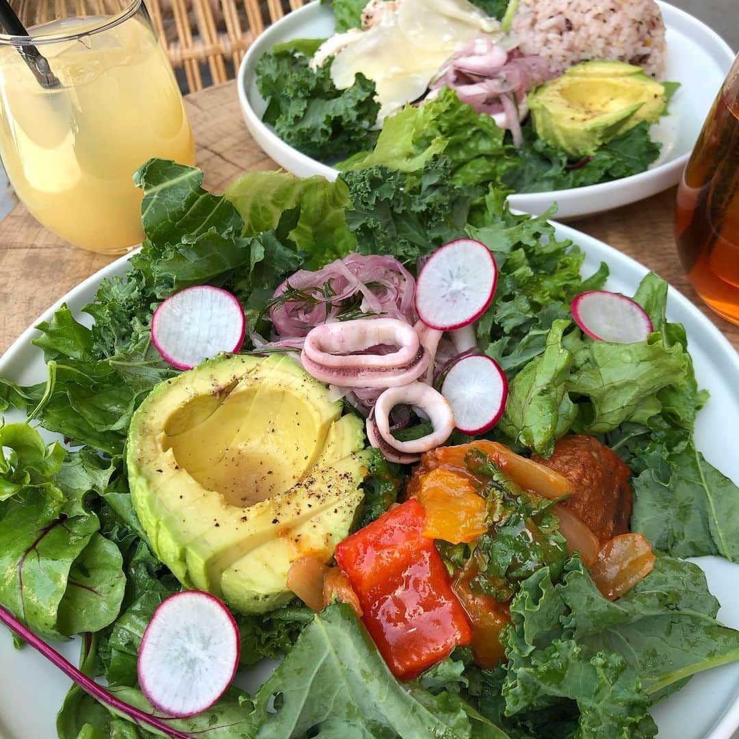 桑島 夢さんのインスタグラム写真 - (桑島 夢Instagram)「.  最近はサラダ生活🥗 美味しいサラダのお店あったら教えてください♡🥺  着ているお洋服は4/21発売のもの🐈 よく見ると猫ちゃんが、、🤭💭💗  他にもたくさん新作アイテムが発売するので ぜひチェックしてみてくださいね♡  #Darich#ダーリッチ#149cmコーデ#低身長コーデ#原宿カフェ#明治神宮前カフェ#ヘルシーランチ#原宿ランチ#都内カフェ」4月20日 18時57分 - yumepi23