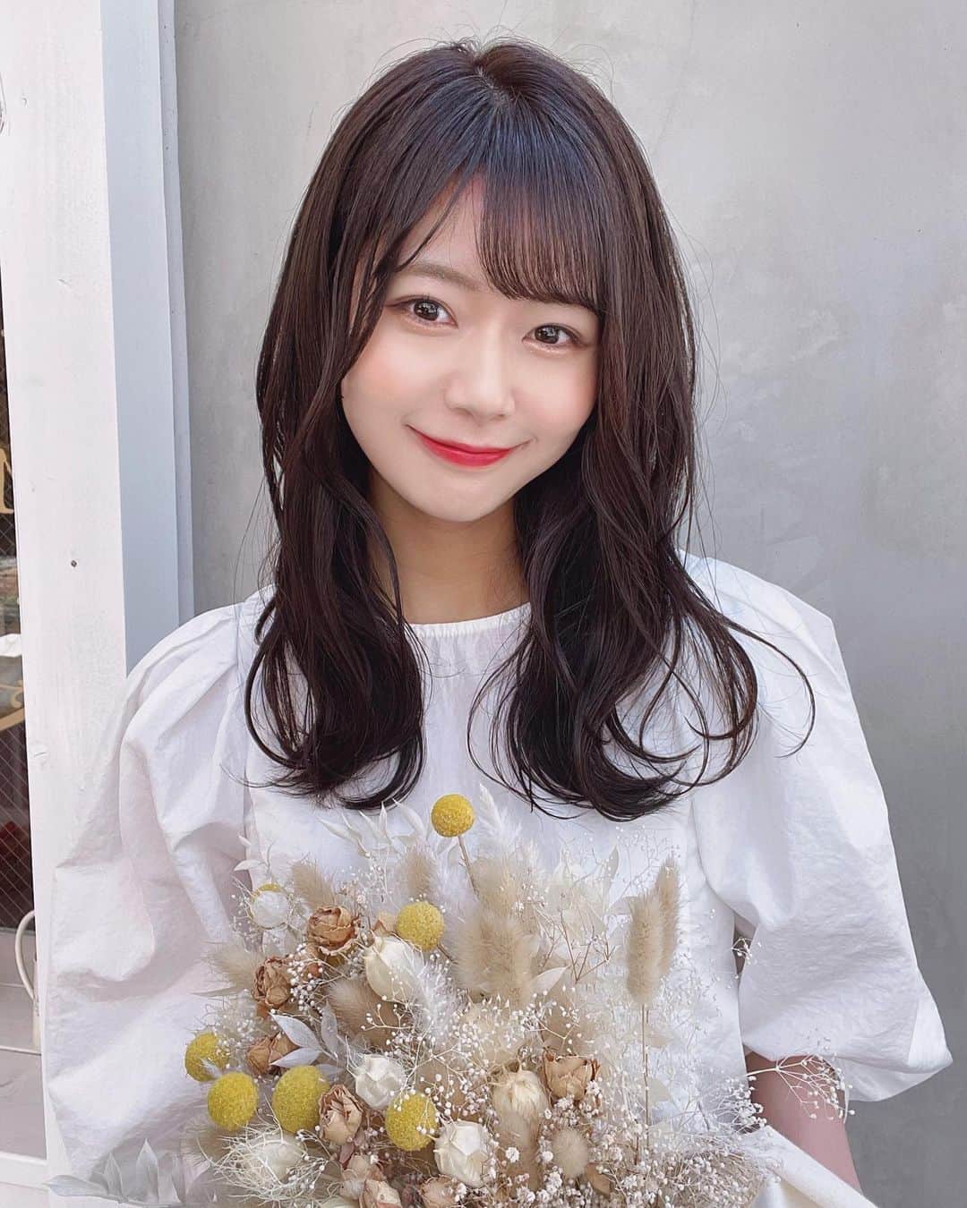 杉浦みずきのインスタグラム：「. new hair💐 私の好きな暗めカラーに🤍  今週ずっと晴れ！ しかもあったかい！たぶん暑いくらい 活動しますか〜🌞 ・ てんさんありがとうございます☺️✂︎ @tenhouo」