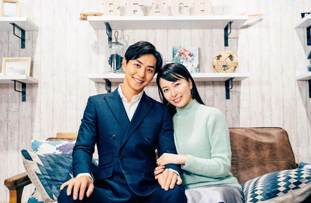 岩間恵さんのインスタグラム写真 - (岩間恵Instagram)「結婚式で悩んでる方が たくさんいるであろうこのご時世...。  私達も入籍してもうすぐ１年だけど なかなか計画が思うように進まず、 投げやりになってしまう時期もありました🥲  出来ることから始めよう！と 昨年末にフォトウェディングをして、 その時のことや今の心境などを 取材して頂いたので、ぜひご覧ください👰‍♀️💓  @photorait_official  @weddingpark   早く結婚式したいよーーーー！！(本音)  #真也さんのことば #ちょっとグッときたから抜粋 #写真楽しそうすぎ」4月20日 19時23分 - iwamame