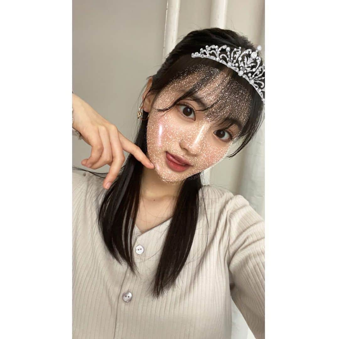 関谷瑠紀さんのインスタグラム写真 - (関谷瑠紀Instagram)「✎﻿ ﻿ ほんとにこのスタンプ盛れる。﻿ お姫様に慣れた気分﻿ 友達ととる時だいたいこれかな！﻿ ﻿ ちなみに昨日のクイズの答えは、🐼﻿ ﻿  #nicola #ニコラ #ニコモ #関谷瑠紀」4月20日 19時27分 - ruki_0808