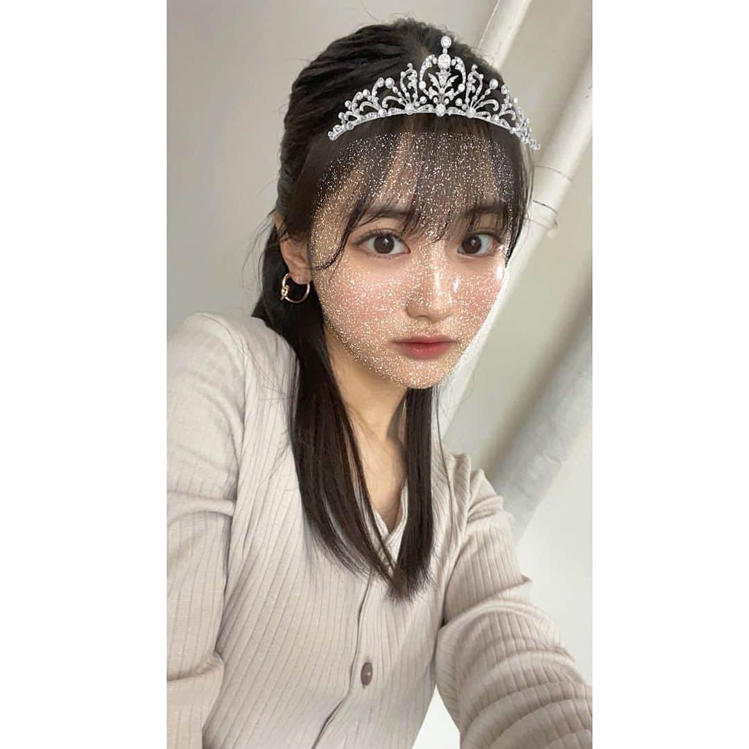 関谷瑠紀さんのインスタグラム写真 - (関谷瑠紀Instagram)「✎﻿ ﻿ ほんとにこのスタンプ盛れる。﻿ お姫様に慣れた気分﻿ 友達ととる時だいたいこれかな！﻿ ﻿ ちなみに昨日のクイズの答えは、🐼﻿ ﻿  #nicola #ニコラ #ニコモ #関谷瑠紀」4月20日 19時27分 - ruki_0808