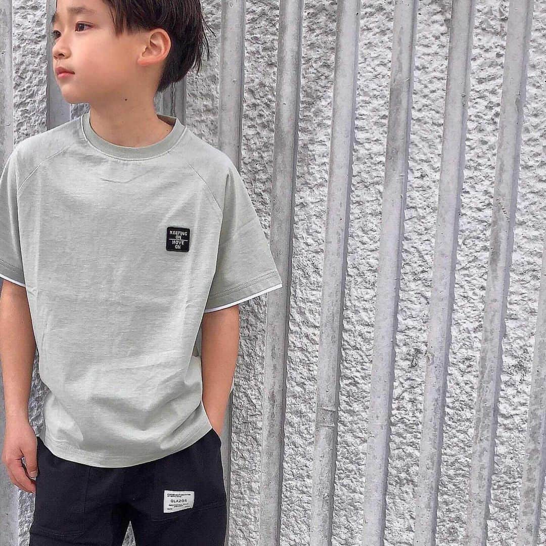 GLAZOSのインスタグラム：「. . 【pick up items】 . . @ayaka.t2222 様. 👑ドロップショルダーラグラン刺繍半袖Tシャツ 👑テーパード・防汚加工ベルトデザインアンクルパンツ . . @rikugaku0106 様. 👑接触冷感ドロップショルダー異素材切替半袖Tシャツ 👑スケーターハーフパンツ . . @mary_minafy 様. 👑抗菌防臭加工ドロップショルダーバックビッグロゴ5分袖Tシャツ （※カラーにより在庫残りわずかです） . . #repost #ありがとうございます！ カッコ良い着こなしをありがとうございます😊 . . #glazos #kidsfashion #kids #kidsootd #kids #kidscoordinate #男の子 #子供服 #wear #小学生男子 #小学生 #ジュニア服 #中学生コーデ #長袖tシャツ #シンプルコーデ  #春服コーデ #春服 #夏服 #夏服コーデ」
