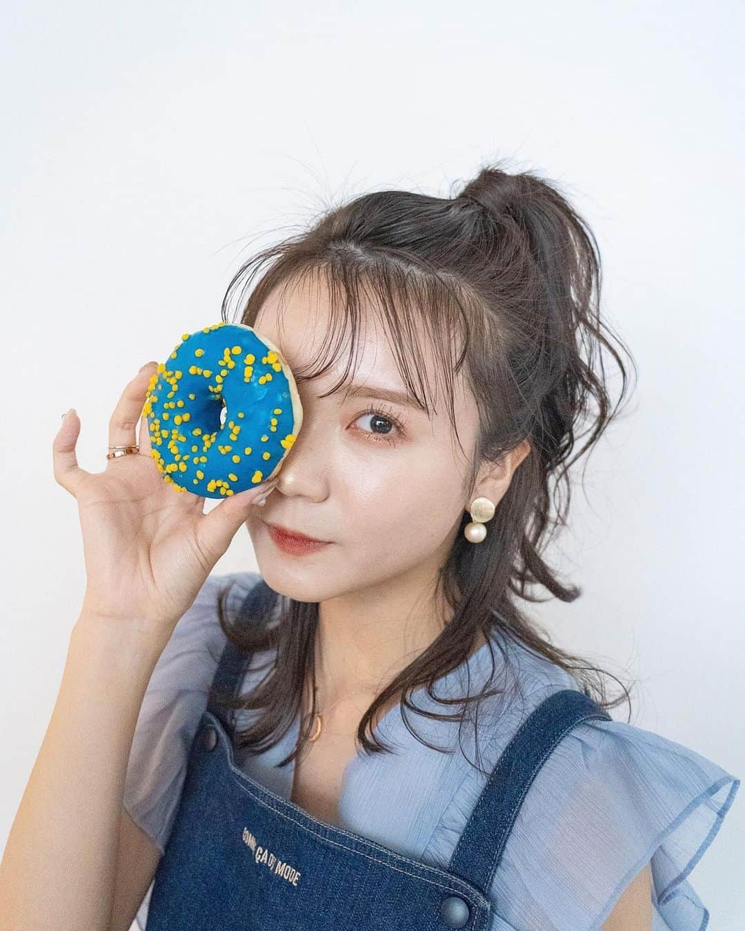 小瀬黎奈さんのインスタグラム写真 - (小瀬黎奈Instagram)「甘めれいなさん。🍩💛💙」4月20日 20時56分 - 922_reina