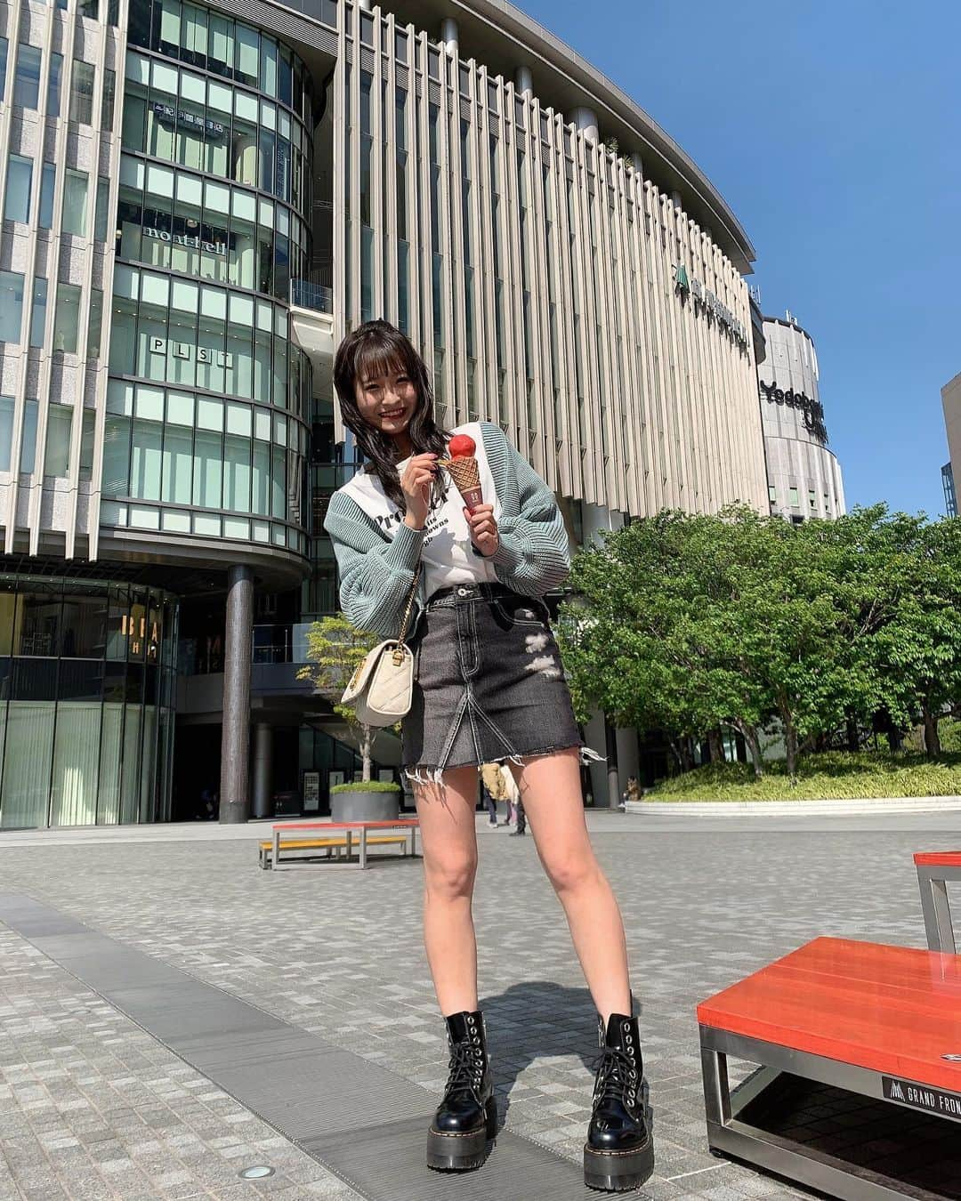 清水里香さんのインスタグラム写真 - (清水里香Instagram)「﻿ アイスぺろぺろ😋﻿ ﻿ ﻿ ﻿」4月20日 21時18分 - partyyy_chu