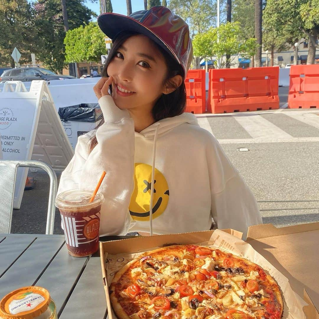 水川スミレさんのインスタグラム写真 - (水川スミレInstagram)「Pizza life😭🧀」4月21日 7時44分 - mizukawasumire