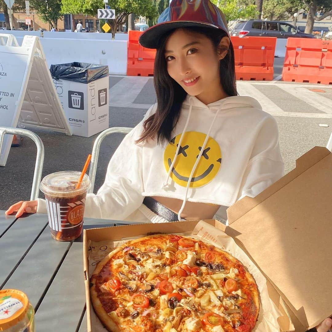 水川スミレさんのインスタグラム写真 - (水川スミレInstagram)「Pizza life😭🧀」4月21日 7時44分 - mizukawasumire