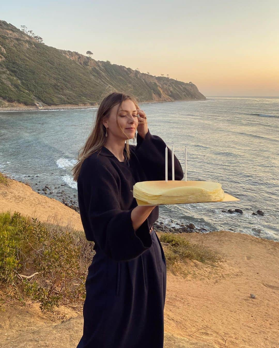 マリア・シャラポワさんのインスタグラム写真 - (マリア・シャラポワInstagram)「Signed it off with layers of delicate crepes, Chantilly cream dreams 💭, and stubborn candles 😌」4月20日 23時48分 - mariasharapova