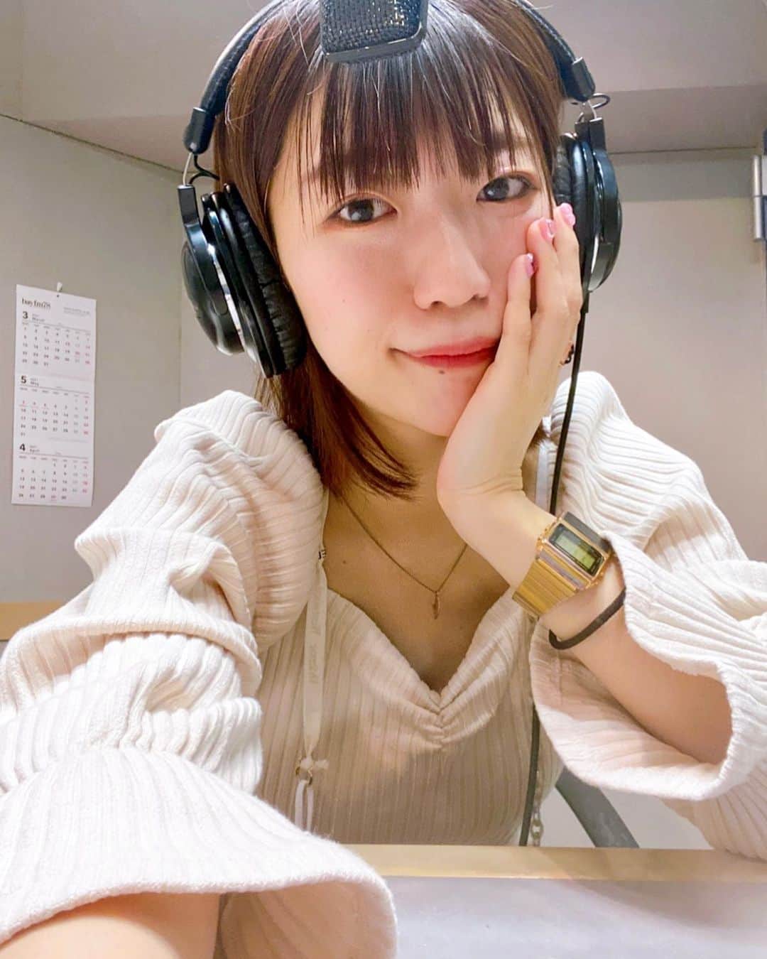 ぱいぱいでか美のインスタグラム：「今夜からbayfmでラジオの新しいお仕事始まりまーすやったー！ .  今月から bayfm78『78musi-crate』内『TOWER RECORD zone』ナビゲーターに就任しました！ アイドルの魅力をたっぷりお伝えする約1時間💗 #ppdbayfm で実況や感想などお待ちしてます🥰 月一のコーナーなので月一レギュラーという感じです！ ラジオのお仕事嬉しーーー！！！！ 深い時間ですがぜひ聴いてくださいな☺️ リアタイはもちろん寝る人はradikoのタイムフリーで✌🏻 🍑 初回O.A 4/20(火)27:00〜 ゲスト•早桜ニコ、優雨ナコ(クマリデパート) 🍑 . #bayfm #ppdbayfm #ぱいぱいでか美 #でか美ちゃん」