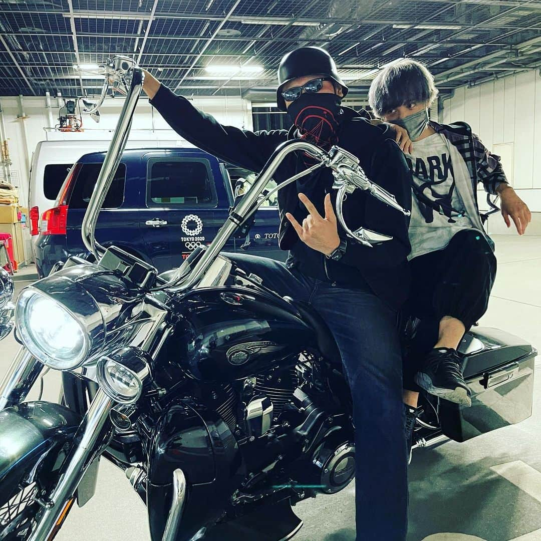 マフィア梶田さんのインスタグラム写真 - (マフィア梶田Instagram)「Born to Be Wild…？  #radigame  #マフィア梶田  #岡本信彦  #harleydavidson  #cvoroadking」4月21日 0時06分 - mafia_kajita