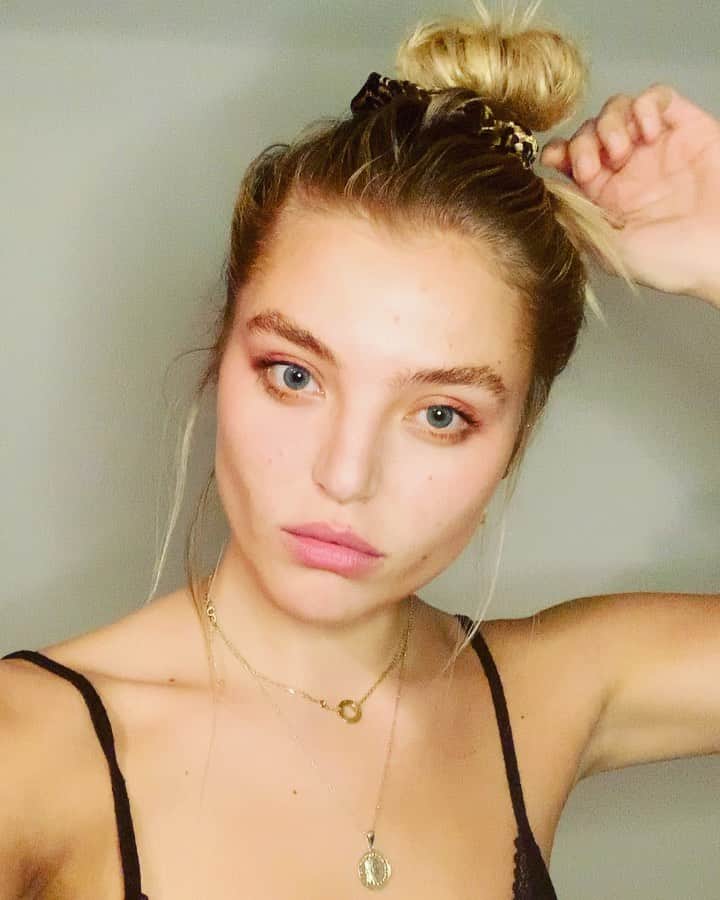 レイチェル・ヒルバートのインスタグラム：「Psych.」