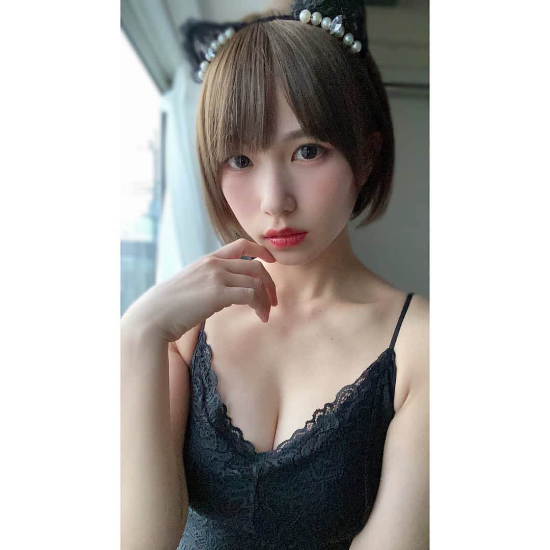 村上りいなさんのインスタグラム写真 - (村上りいなInstagram)「Good night.✨  #instagood #followme #selfie #bikinimodel #cat」4月21日 1時37分 - riina_murakami