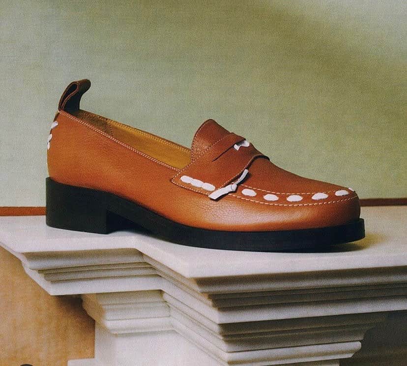 ビー ストアのインスタグラム：「Button up with @stefan_cooke modern take on the classic penny loafer @matches_man #repost #stefancooke #matchesman」
