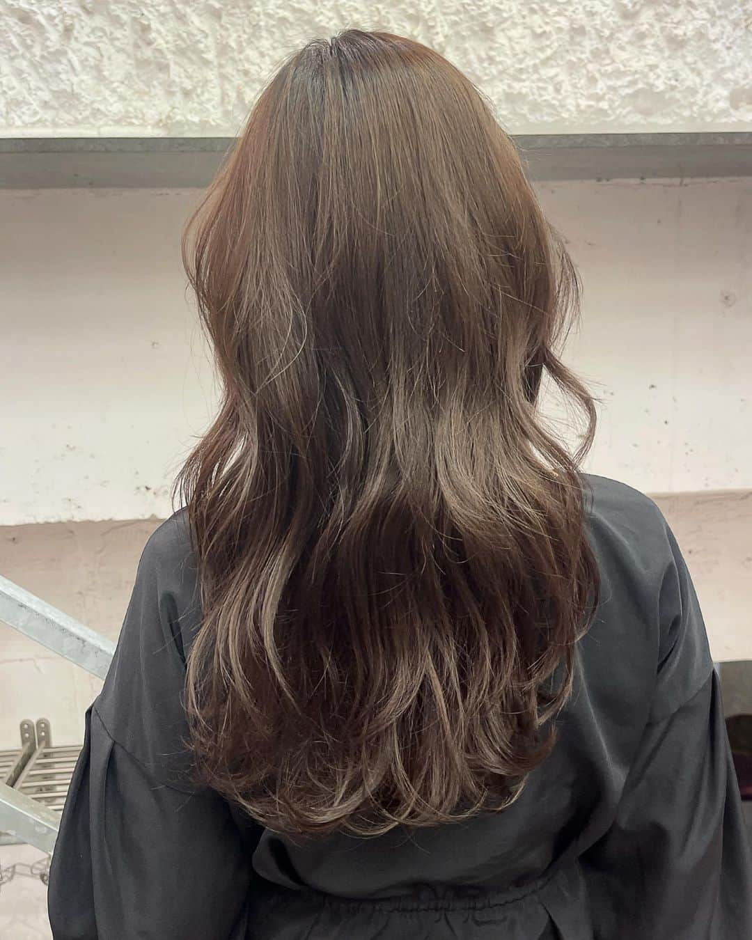 大森美知さんのインスタグラム写真 - (大森美知Instagram)「new hair✨ before→after 🚿🗯 担当の大前さん @kenichi_omae いつもありがとう✨ 海と日焼けで傷みに傷んだ… 髪がこんなにも生き返りました♡今回暗め。  @shima_official_account」4月21日 16時11分 - michi_oomori_official