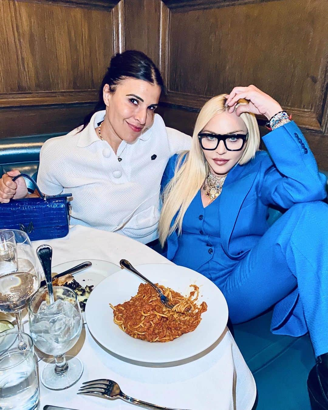 マドンナさんのインスタグラム写真 - (マドンナInstagram)「Out to dinner with my bestie 💙  @secretagentm -maha. We feed each others souls, and then i think too much and get moody.」4月21日 8時52分 - madonna