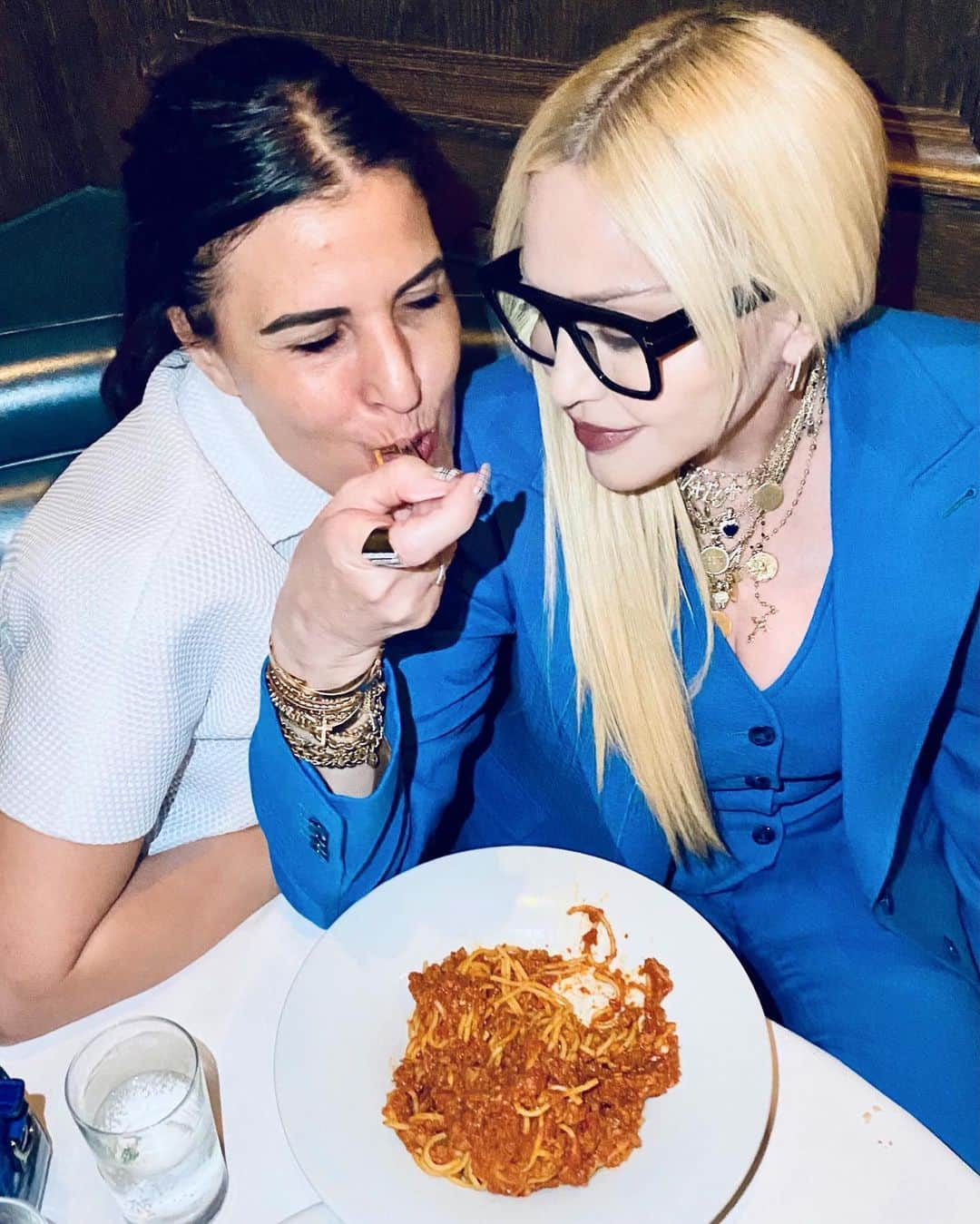 マドンナさんのインスタグラム写真 - (マドンナInstagram)「Out to dinner with my bestie 💙  @secretagentm -maha. We feed each others souls, and then i think too much and get moody.」4月21日 8時52分 - madonna