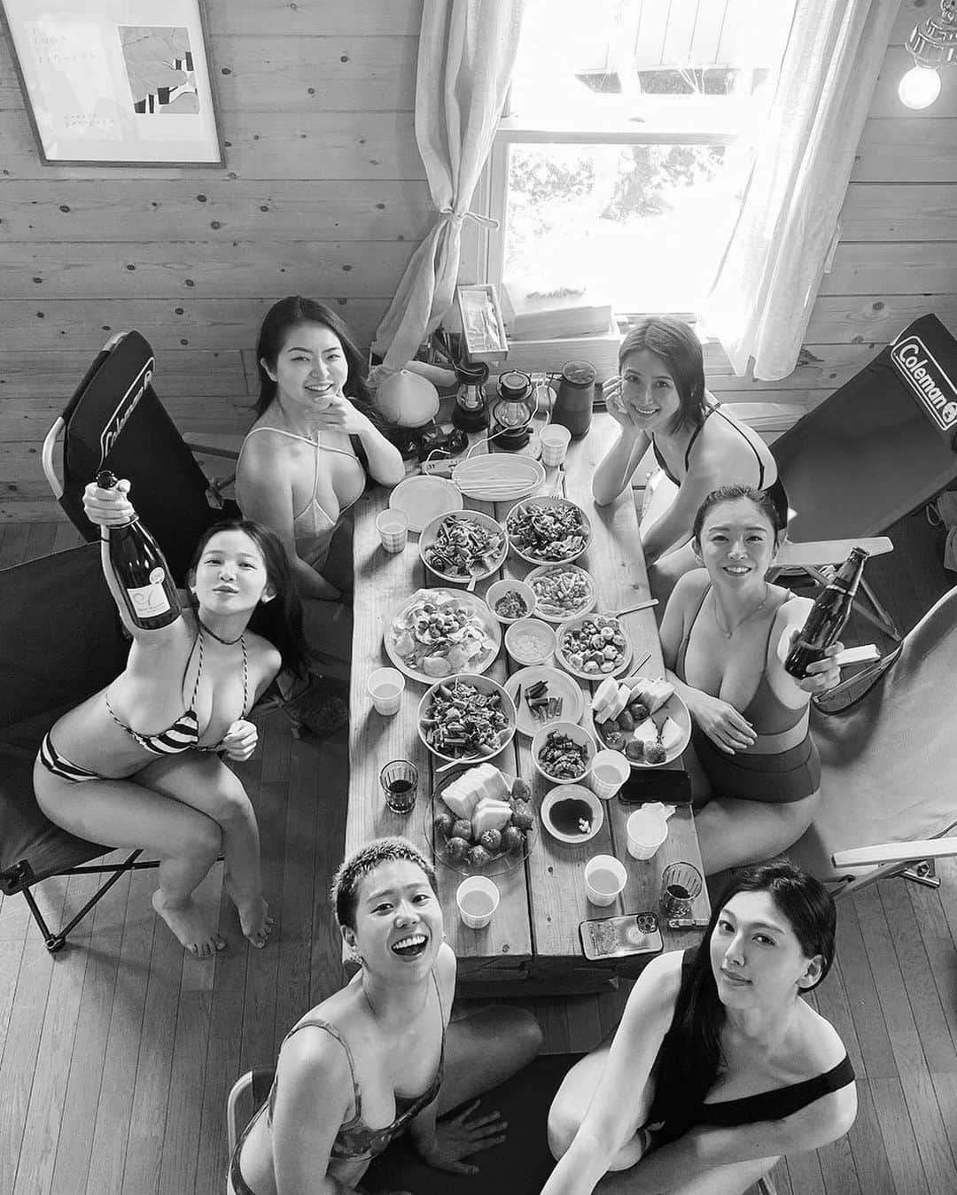 のインスタグラム：「. なんだかメンバーが濃いし 色んな意味で画力強いので モノクロにさせていただきました🤣 . @kurisaya_photogram  @meishan0301  @miyakosono_official  @miyavimatsunoi  @jun.amaki  . . #ミノペンサウナ　#サウナ女子 #サウナ友達　#貸切サウナ」