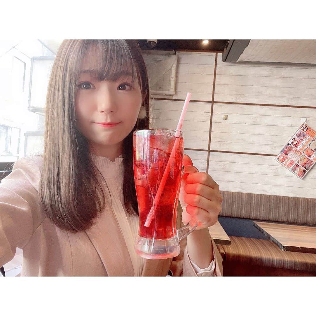 長谷川かすみのインスタグラム：「新大久保でランチした時の🙌✨  プルコギビビンバのランチプレートにしました！ 野菜もいっぱい入ってるし、ボリューミーで、お腹いっぱいになったよ🤤 はじめて飲んだホンチョソーダ🥤美味しかった☺️☺️☺️  今回は韓国海苔とかトッポギとかファンデーションとか、黒豆豆乳とか色々買い貯めした😏  #新大久保グルメ #新大久保ランチ #新大久保 #コルモク食堂 #東京グルメ #グルメスタグラム」