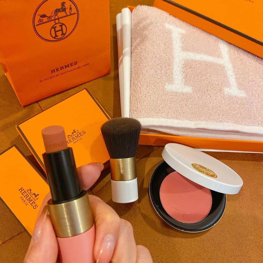 サキ吉さんのインスタグラム写真 - (サキ吉Instagram)「HERMES🍊 ピヨ吉リリ吉からの🎁チーク✨ りかちゃんからの🎁ハンドタオル✨ ． チーク貰ったからそれに合わせて チークブラシとリップ購入💛 可愛い……🥰💕 ． #hermes  #hermesbeauty」4月21日 10時53分 - sakikichi1201