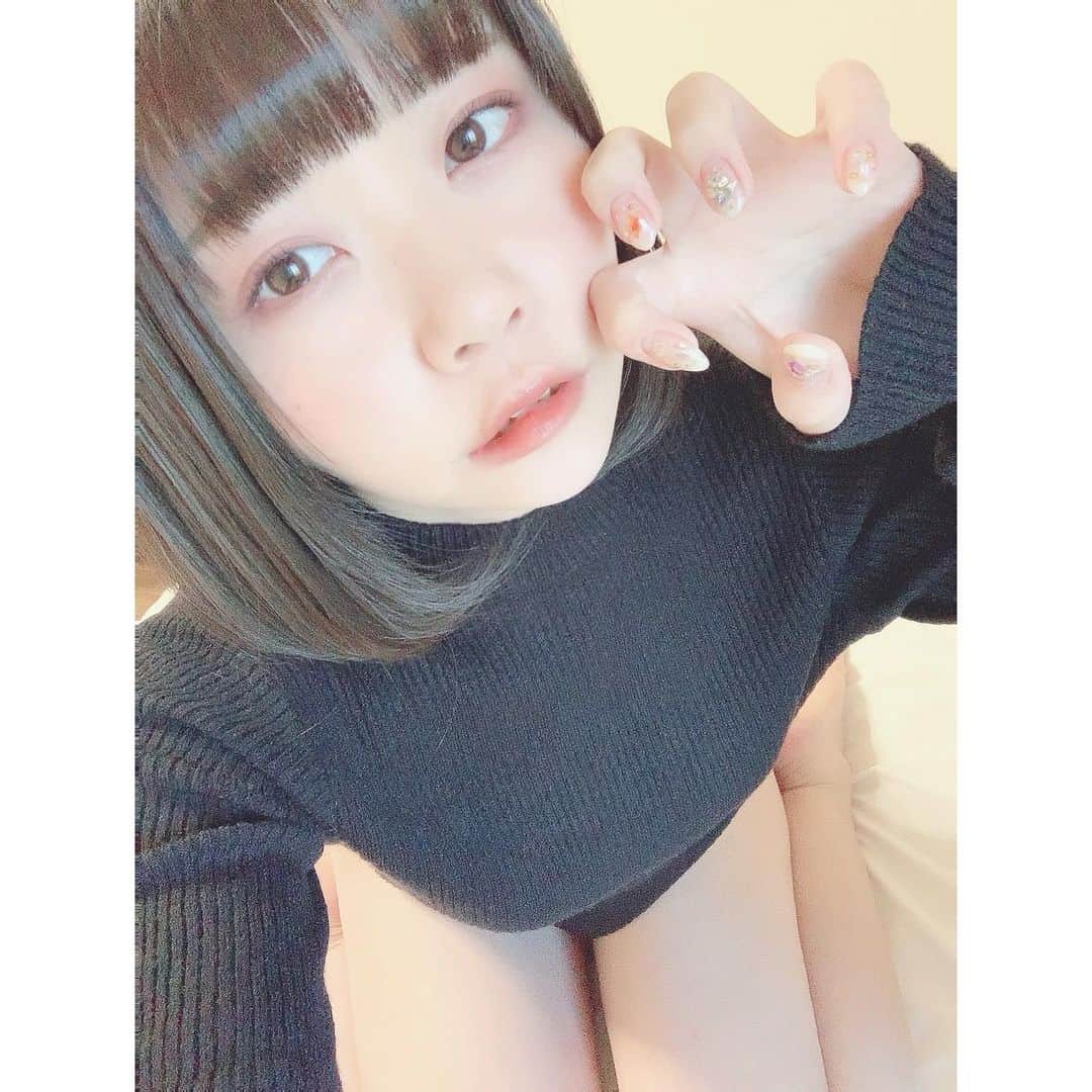 白波瀬ミキティ。さんのインスタグラム写真 - (白波瀬ミキティ。Instagram)「髪暗くしてネイルも新しくした♡ 今回はクリア系にしてもらったよー💓 . . . #クリアネイル #ネイル  #自撮り女子  #アイドル #自撮り部  #gravureidol  #art_of_japan_ #jp_mood #おうち時間  #pasha_magazine #photography  #portraitphotography #streetphotography #edscvr_moodjapantrip #visualsoflife #impressio_shots #good_portraits_worldxploretocrate #shootermag #pursuitofportraits #ootd #dscvr_mood #jp_portrait部 #東京カメラ部 #igersjp #ポートレート #被写体 #お洒落さんと繋がりたい #model #ポートレートモデル #写真好きな人と繋がりたい」4月21日 12時12分 - mikity_me