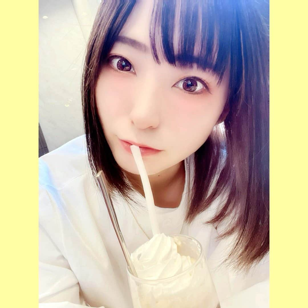 柊木りおさんのインスタグラム写真 - (柊木りおInstagram)「ウィンナーコーヒーうまうまであります☕️  Einspenner so delicious☕️  #japanesegirl #japan #followme #likeforfollow #instagood #instagram #instalike」4月21日 12時18分 - hiiragirio1220