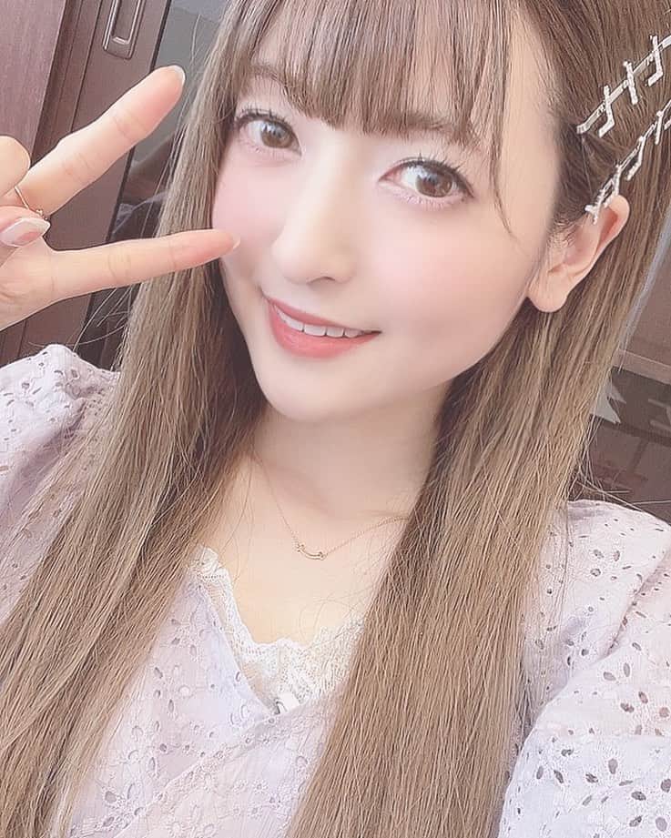 のインスタグラム：「今日はストレートヘア。」