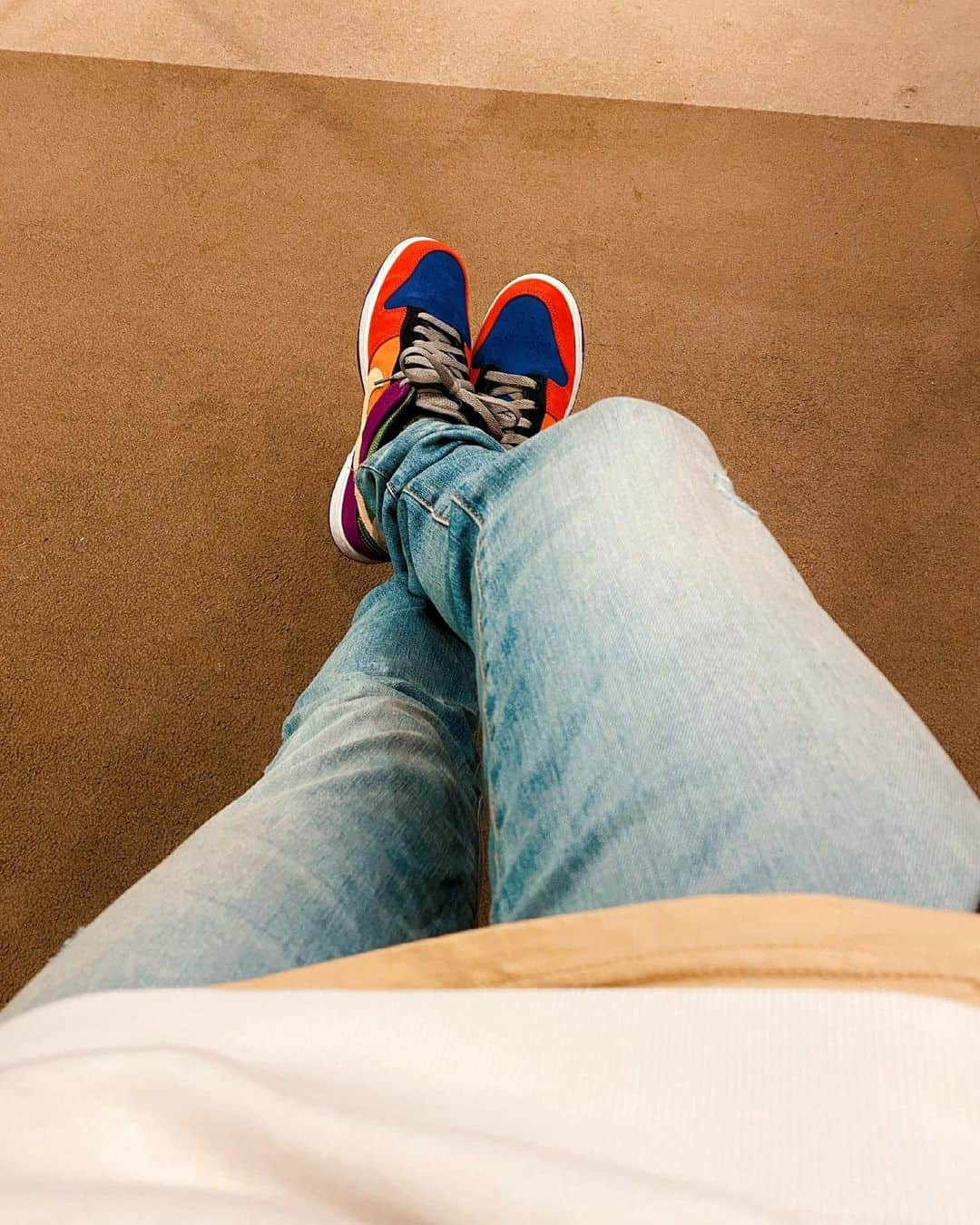 のインスタグラム：「突然来る、スキニーデニムブーム👖🦌👅」