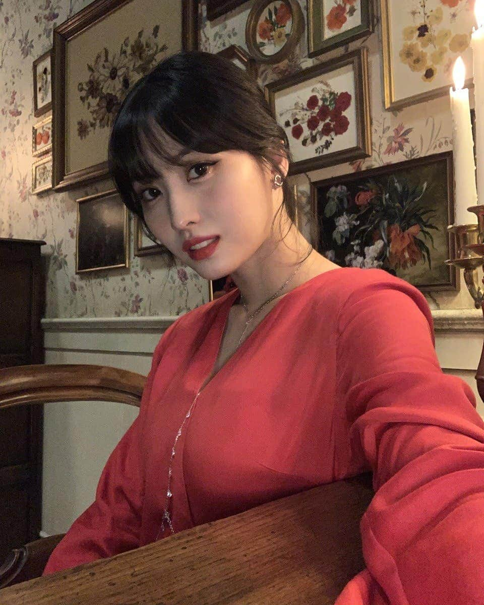 TWICEさんのインスタグラム写真 - (TWICEInstagram)「Kura Kura Kura Kura 🧯🪔👠💄」4月21日 13時36分 - twicetagram