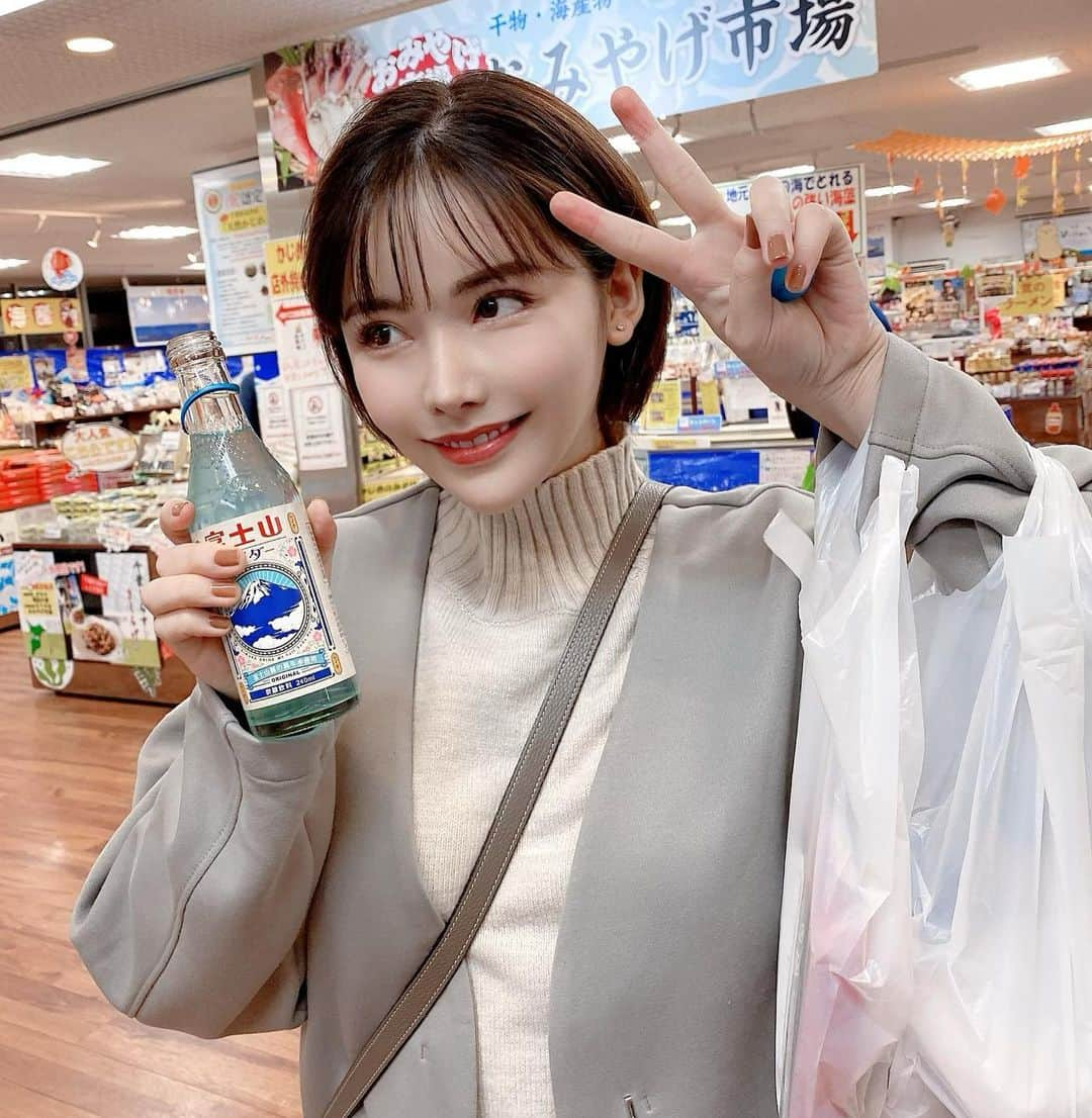 深田えいみさんのインスタグラム写真 - (深田えいみInstagram)「千葉でお土産買ってサイダー飲んだよって写真✌️📷   #深田えいみ#ショートカット女子」4月21日 13時40分 - eimi0318