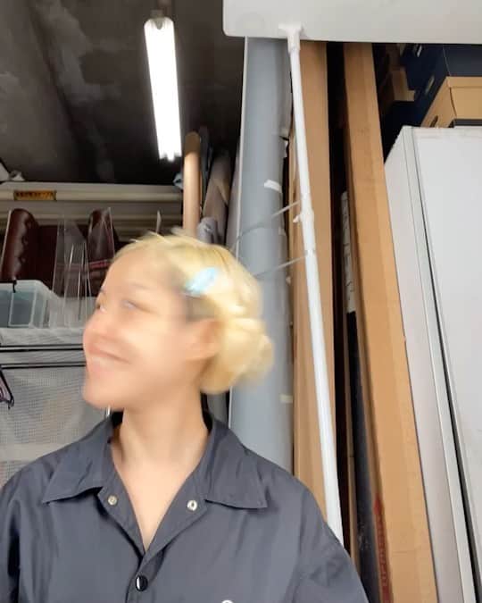 五十鈴ココのインスタグラム：「ヘアメイクのタイムラプス🤭💄🦋⭐️ をお披露目させて頂きますね☺️  本番前の忙しない自分😂  山本絵里子さん @erikoyamamoto1は ミュージカル美少女戦士セーラームーンでご一緒し  ギャラクシア 役のヘアも 担当していらっしゃったりして、この度 是非えりこさんの素敵な ヘアメイクで逢魔時の 世界を創って頂きたく オファーさせて頂きました🦋💋  なんと、あたしの バイブル  Hedwig and the angry inchで　ジョンキャメロンミッチェルが日本公演を行った際も、えりこさんが ジョンのヘアメイクを担当💄⭐️！！  色々な偶然が重なり 最高のご縁に感謝しています😊❤️  次回の現場は、 渡辺謙さん主演の舞台　パルコ劇場の【ピサロ】 とのこと✨✨✨」