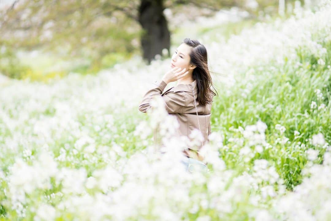 柊木里音のインスタグラム：「#愛人フォルム #幸せを呼ぶおっぱい #グラビア #グラドル #グラビアアイドル #お花  #flowers  #お散歩 #photo #photography #撮影会 #私服  #model #モデル #きょコ  #ootd  #beautiful #japanesegirl #cute #ポートレート  #healthy #gorgeous #ポトレ  #igers #正妹  #甜美  #好的 #美女 #instalove #写真好きな人と繋がりたい」