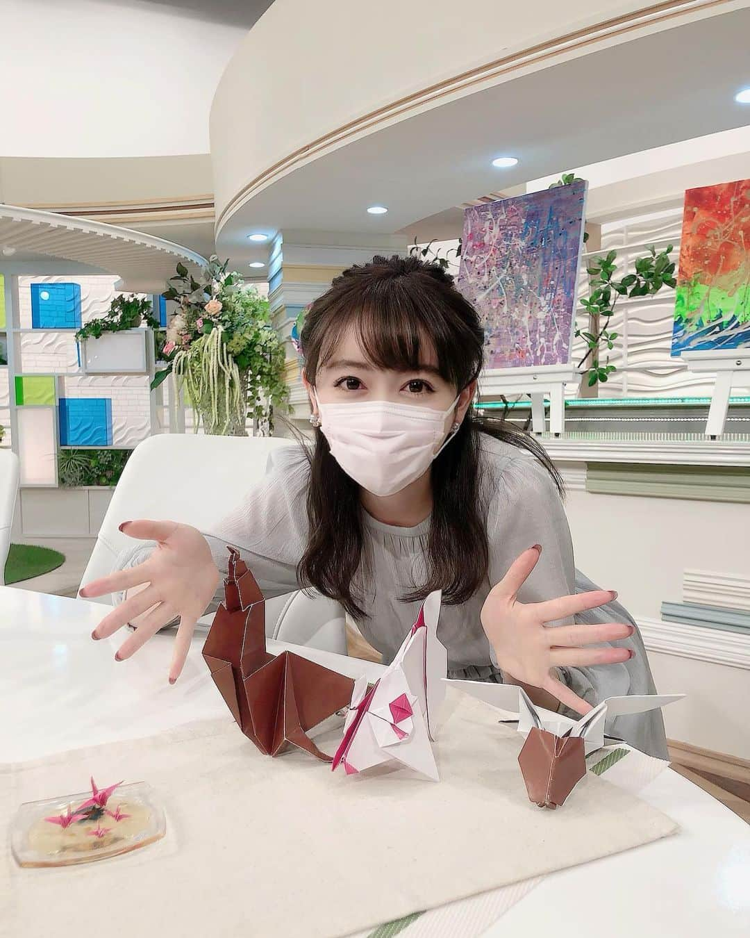 辻満里奈さんのインスタグラム写真 - (辻満里奈Instagram)「このあと３時４０分からは、タダイマ！🌟  今日のBOOOOMは、大人気の韓国中継に加え、愛の不時着展や難解折り紙など、楽しいものが盛りだくさん🙊💕 いつも明るく元気いっぱいな三好さんは、お話しするだけでパワーをもらえます✨  ぜひご覧くださいね〜！  #福岡 #rkb毎日放送 #タダイマ！ #booom #愛の不時着展 #愛の不時着 #韓国 #韓国中継 #難解折り紙 #三好美優 さん #アナウンサー #辻満里奈」4月21日 15時23分 - marina__tsuji