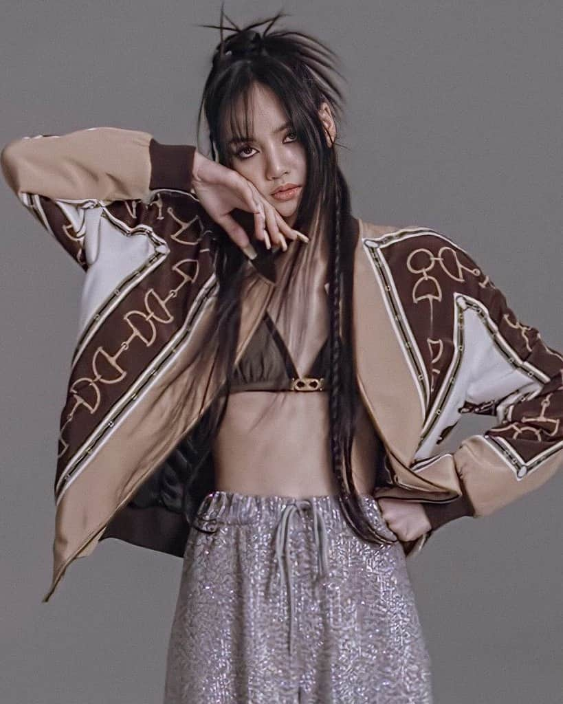 リサさんのインスタグラム写真 - (リサInstagram)「She's unreal 🥵 . . . #LISA #LALISA #리사 #블랙핑크 #BLACKPINK #LALISAMANOBAN #LALISAMANOBAL #blackpinklisa #lisablackpink」4月21日 17時59分 - lisa.blackpink