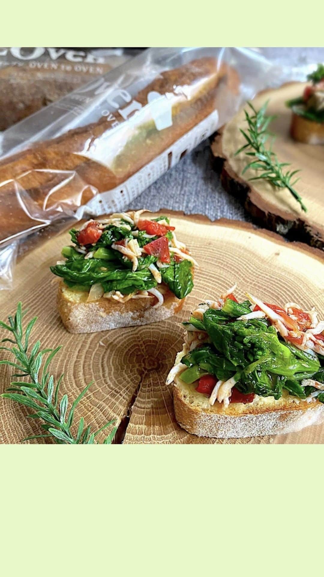のインスタグラム：「. #ルオーブンでとっておきのパン時間 旬の食材と組み合わせた相性抜群レシピ🥖♪ 動画内で代用品も紹介していますので、お家にある食材で楽しめますよ～😊！ レシピは　@asuka_makuuchi でご紹介中です。  おうちピクニックをテーマにテーブルでのセットも見られるので GWのおうちの過ごし方の参考にも✨  気持ちいい天気☀ 美味しいパン🥖 おいしい飲み物☕🍺🍷 楽しそう😻おうちピクニック企画を立ててみましょう♪♪  おうちにいるからこそ　#ルオーブンでとっておきのパン時間　が過ごせそうですね！  特別価格で購入できるクーポンはこちらです😊 →【CSPcps0329】 有効期限は5月18日まで。  キャンペーンサイトで割引対象の３セットを確認してね！ →https://cookingschool.jp/tieup/loven2021/  #ルオーブンでとっておきのパン時間  ↑こちらのハッシュタグ付けと　@loven.jp をフォローしてフォトコンテストにも参加しよう～！  #ルオーブン　#クスパ　#PR　#冷凍パン　#パスコ #gw　#おうちピクニック　#テーブルコーディネート」