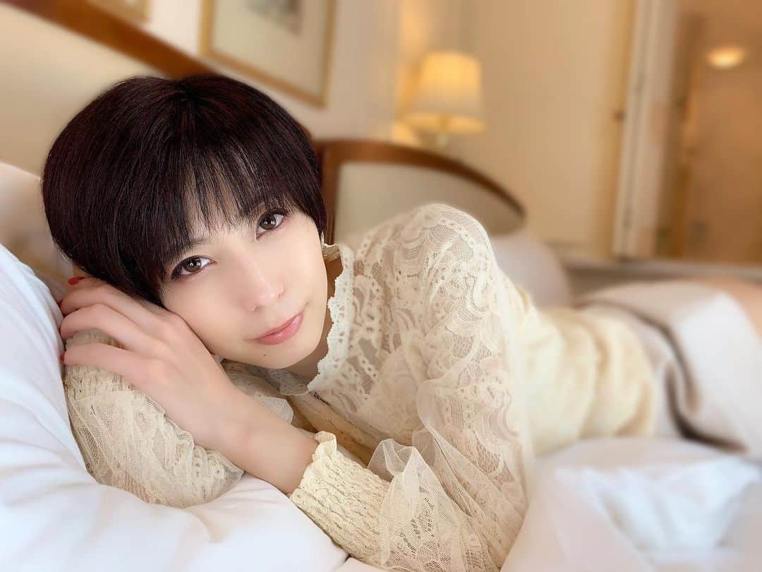 乃亜のインスタグラム：「❤︎ ・ ・ ・  #portrait #shotting #Japanesegir #followme  #selfie #インスタグラビア #グラビア #ショートヘア #黒髪ショート #着衣グラビア  #セクシーショット  #被写体 #AV女優 #セクシー女優 #痴女優 #痴女 #乃亜」
