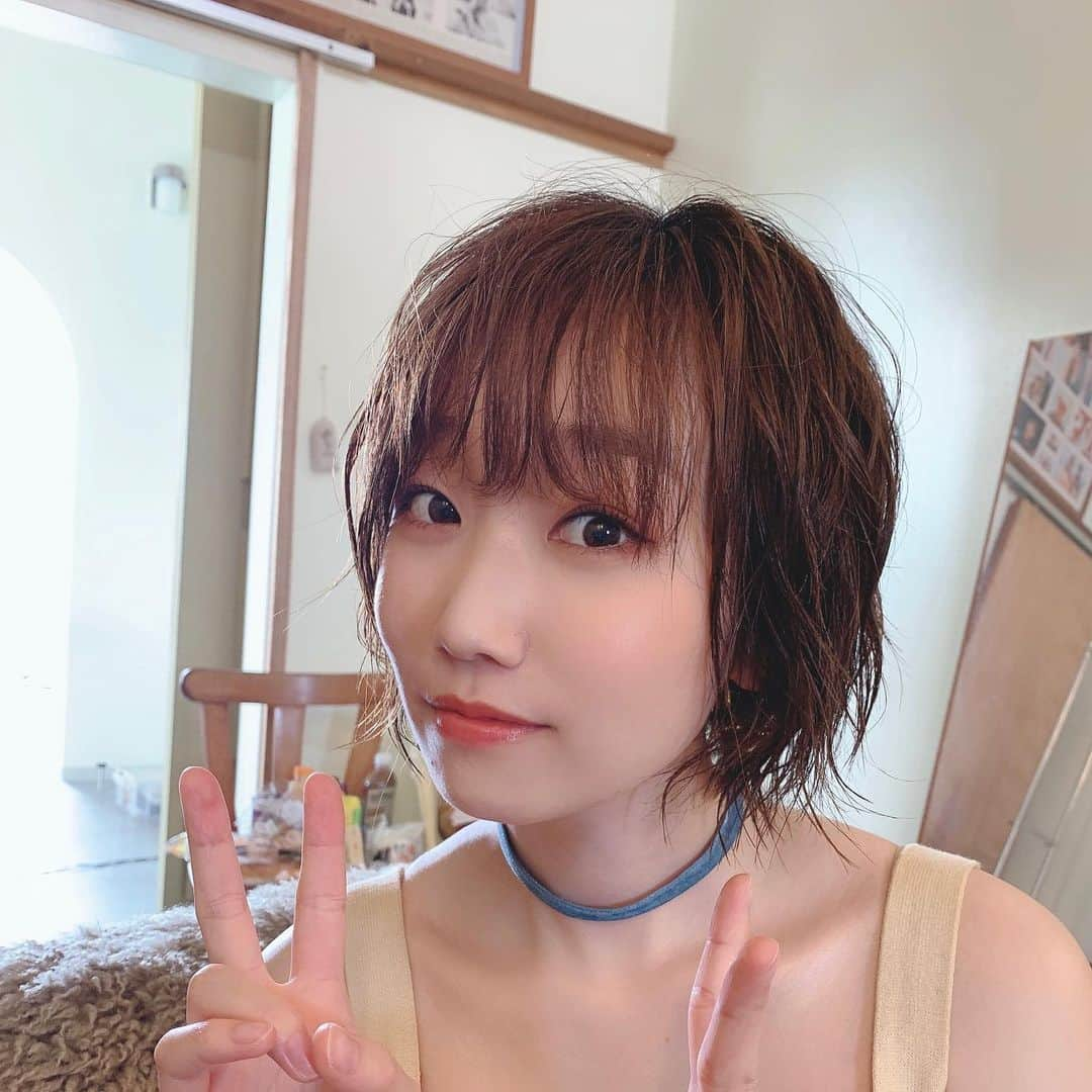 田所あずささんのインスタグラム写真 - (田所あずさInstagram)「ヤサシイセカイMVのときのヘアスタイル お気に入り！💇‍♀️  #azusatadokoro  #tadokoroazusa #田所あずさ #ヤサシイセカイ」4月21日 19時09分 - azusa_tadokoro