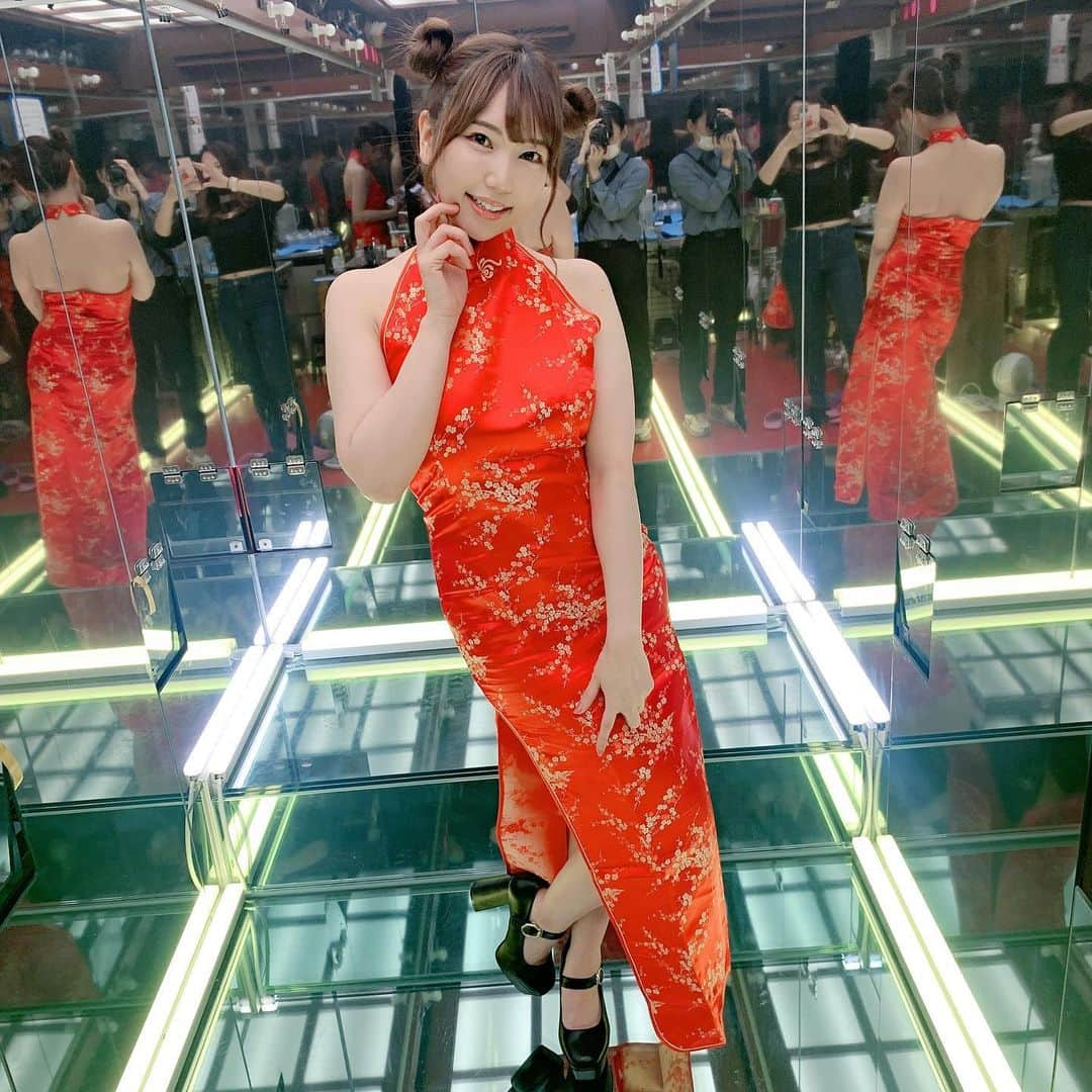 愛花みちるさんのインスタグラム写真 - (愛花みちるInstagram)「SODLANDでコスプレイベントが導入されるみたいですよ❤ポップ広告のモデルさせて頂きました🐼🎋❤  1枚目の指🤣   #撮影#イベント#sodland #セクシー女優#グラビア #おとなのテーマパーク #コスプレ#チャイナドレス#東京#新宿#歌舞伎町」4月21日 19時26分 - manaka_michiru