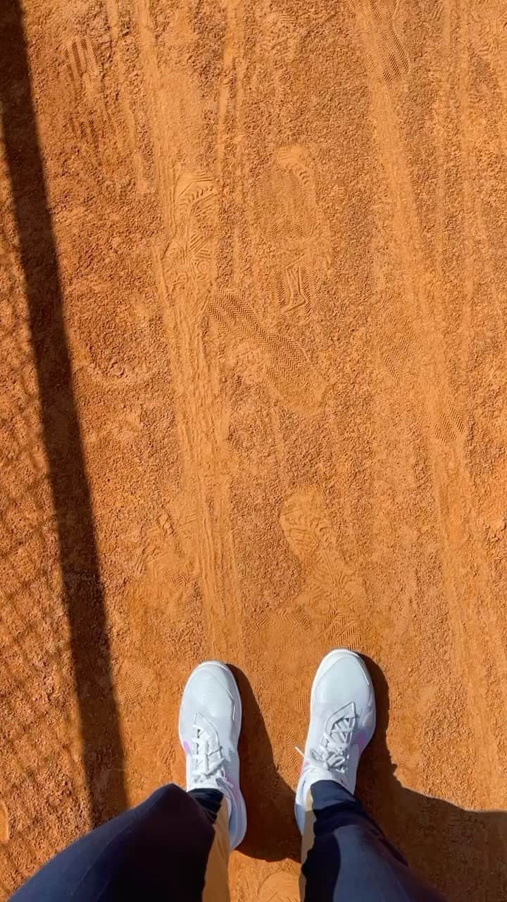 ビクトリア・アザレンカのインスタグラム：「Jumping into Wednesday Like...」