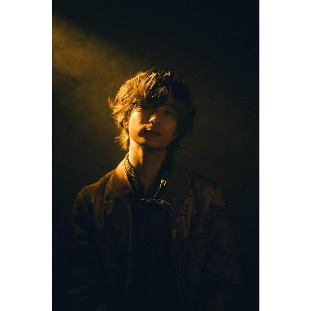 和田颯さんのインスタグラム写真 - (和田颯Instagram)「photographer/shuho teramura  @shuho_teramura  light director/ryo ueda  @r.y.o.1.1.0.7  hair&make-up/hikaru mochizuki  @hikaru.reo  stylist/tsuyoshi nakamura  @tsuyoshi_hareteru @dishup.official」4月21日 20時01分 - da_ice_hayate_wada