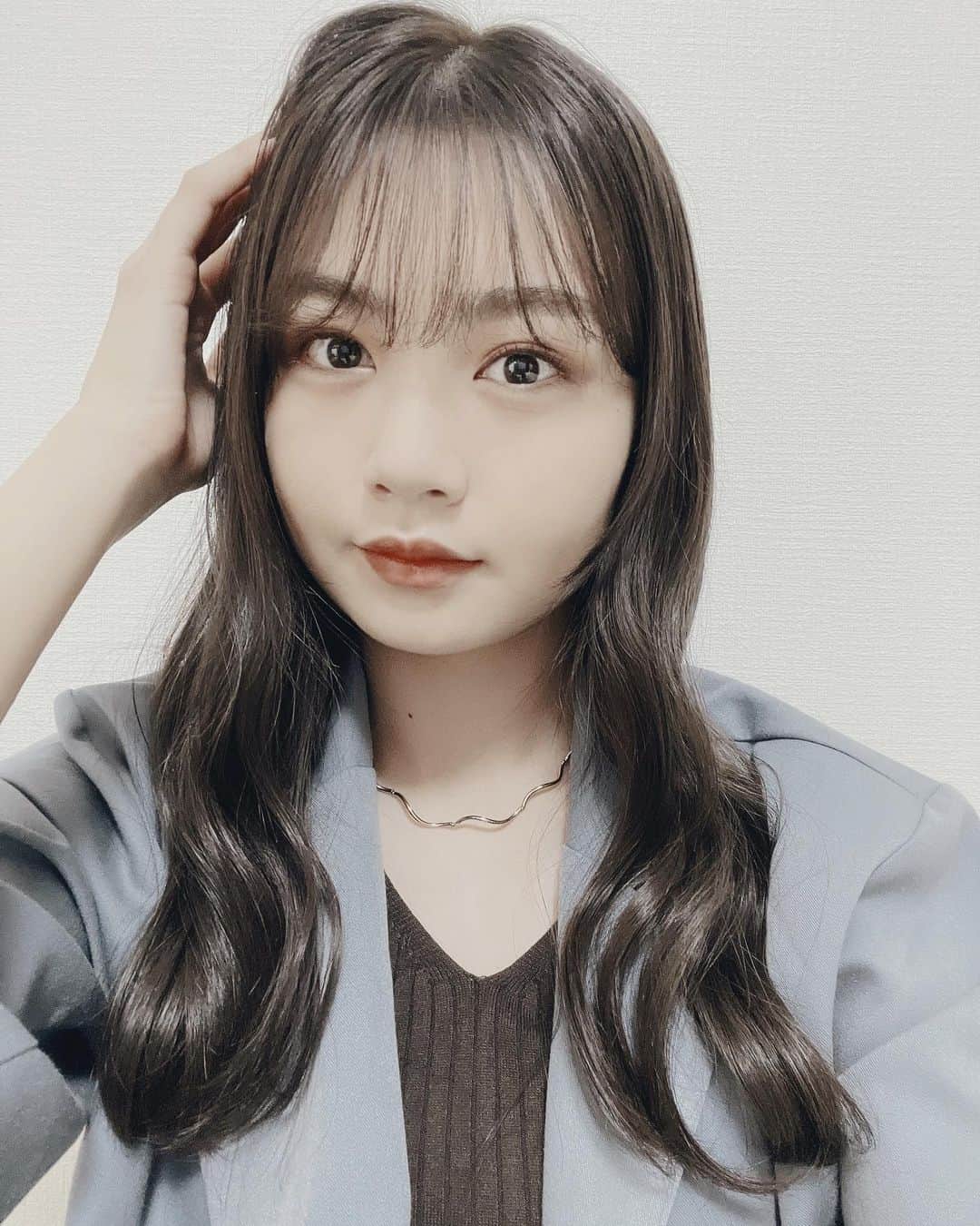 安村真奈のインスタグラム：「髪の毛巻いた🌼  #安村真奈」
