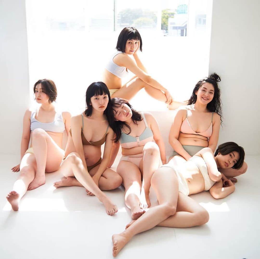 花盛友里のインスタグラム：「とあるプロジェクトの撮影で、モデルさん募集しまーす！（Stockじゃないよ）  ◉下はデニムか、パンツで、上は手ブラか、ニップレスのみ、くらいで撮影可能な方。 ◉撮影場所は都内（からみんなで移動します） ◉日程まだ未定だけど、5月後半くらいかな、、 ◉他の人と一緒に撮影可能な方 ◉年齢、体型問いません。いろんなキャラクターの人がいたらいいな ◉その他の詳細はメールもらってから送ります ◉顔写真、全身がわかる写真（できれば体型のわかる物）をnuidemita@gmail.comに送ってね ◉先着じゃないので、ゆっくり悩んでね ◉5月なかばくらいまで募集予定。急に打ち切るかも、、  皆様どうぞよろしくお願いいたしますー！」