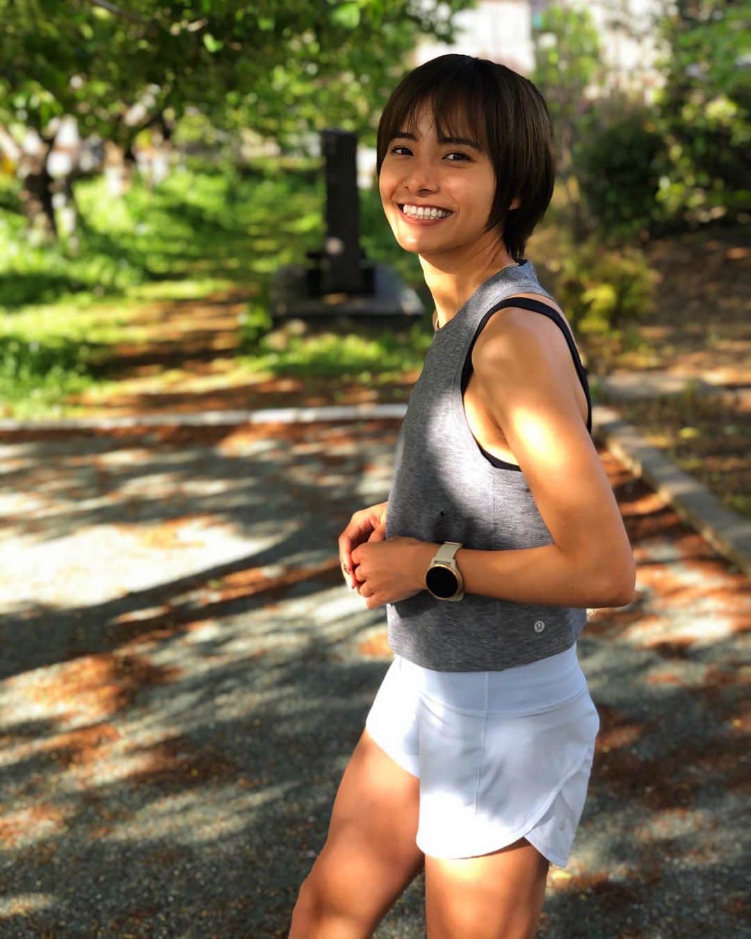 佐野千晃のインスタグラム：「新しいきゃわいいウェア着るとルンルン🤤﻿  タンクトップもランパンもスポブラも全部lululemon！  スポブラ気に入った🤤  少し胸が大きめなスポブラに悩んでる女子にオススメする🤤 ﻿ ランパンは色も可愛いしポケットたくさんあるし機能も優れてるから何も言うことない←﻿ ﻿ 最近あったかくてランニング日和続いてるね🤤﻿ ﻿ #run #running #marathon #フルマラソン #マラソン #マラソン女子 #人生自由自在 #走る女子 #ファッション #ウェア #楽しく走る #ランニング #ジョギング #ルルレモン #lululemon」