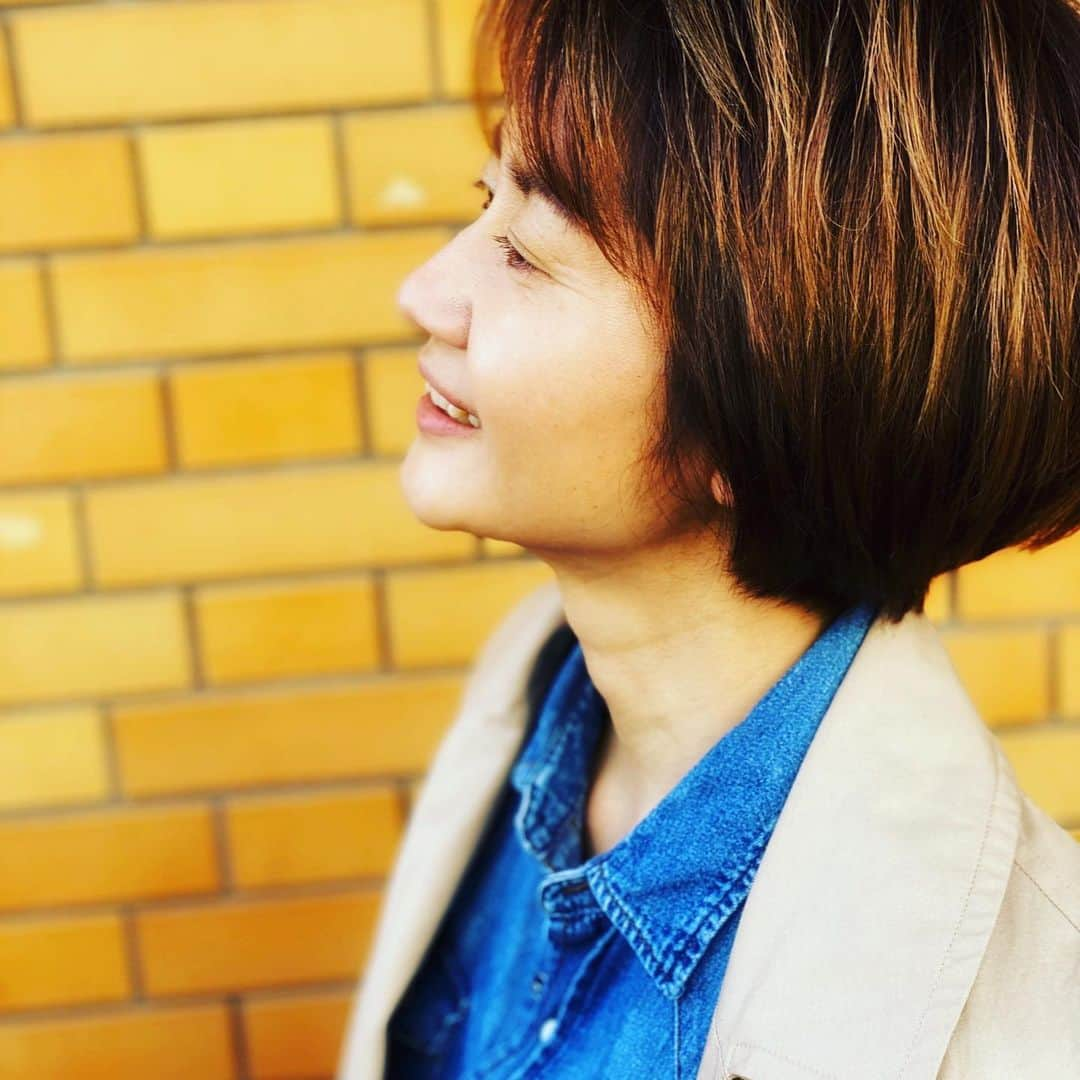 古村比呂さんのインスタグラム写真 - (古村比呂Instagram)「最近　ケモブレインの症状が気になります。  ぐっすり睡眠を心がけて  心のオン・オフ　ポチとな  良い夢を　グンナイ❣️  #古村比呂#抗がん剤治療#睡眠#グンナイ#ケモブレイン」4月21日 21時33分 - hirokomura1124