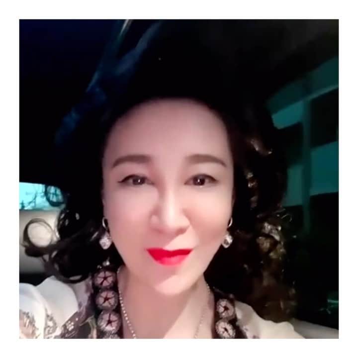 唐沢菜々江のインスタグラム：「YouTube出演者❤️大募集🤗‼️  突然ですが！🤗 私の人生の最終目標が ”尼さん”であるため❓  世の為人の為に尽くしたい、、、 という想いがあり  私のYouTube 「銀座ななえチャンネル」で新しく❗️ "本気の人生相談コーナー"を 始める事となりました✨  そこでチャンネルに ご出演いただける方を 大大大募集いたします💓  動画では相談者の方と直接対面で お話を伺おうと考えております🤗  クラブNanaeにお越しいただける方 声のご出演撮影が可能な方 が対象です🙋‍♀️ (※お顔は出さなくても大丈夫です)  年齢や性別は問いません❣️ 相談内容もオールジャンルで 受け付けております🤗  恋愛、人間関係、仕事、 結婚、子育て、生き方に ついてなどなど…☺️  あなたのお悩みに真剣に 寄り添って素敵なお時間に できればと考えています💓  💬ご応募方法💬 私のinstagramの プロフィールにある URLをタップしていただき 『人生相談のお申し込み』という ボタンからご応募できます❣️  皆様からのご応募、 心よりお待ちしております🤗  #人生相談 #悩み #相談 #不安 #人間関係 #恋愛 #結婚 #子育て #仕事 #ストレス #お金  #唐沢菜々江 #ななえママ #菜々江ママ #クラブななえ #銀座ななえ #nanae #銀座 #東京 #ginza #tokyo #club #クラブ #銀座クラブ #高級クラブ #ホステス #youtube #ユーチューブ #youtuber #ユーチューバー」