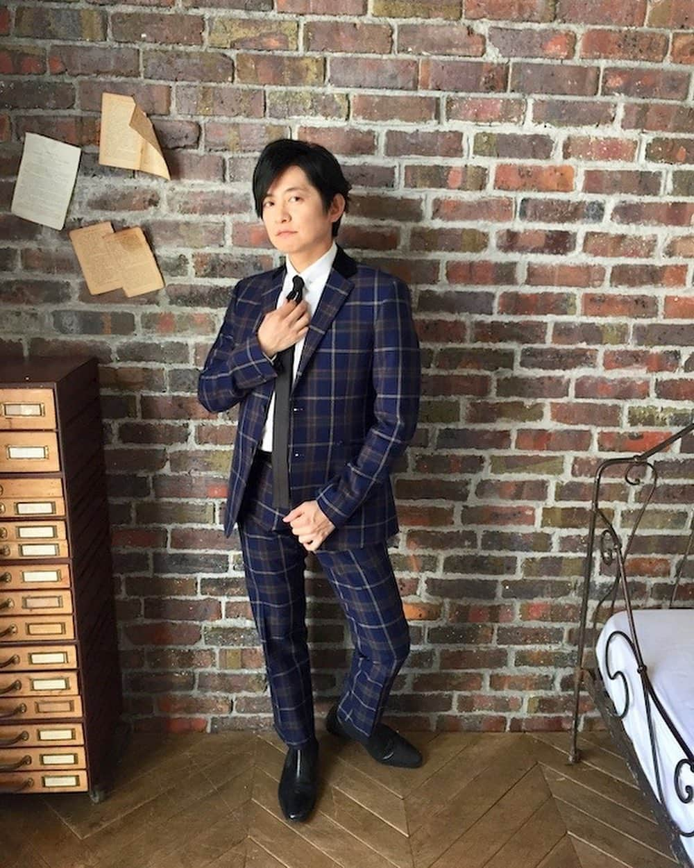 下野紘さんのインスタグラム写真 - (下野紘Instagram)「下野さん⁣ おんがく活動で⁣ めちゃくちゃ沢山⁣ デビューから素敵な時間を⁣ とても大事なファンの皆さんと一緒に⁣ うみ出してくれてありがとう！ ⁣ ⁣ #HiroShimono #下野紘 #下野紘music #下野紘誕生祭2021 #下野紘生誕祭2021」4月21日 22時09分 - shimono_music