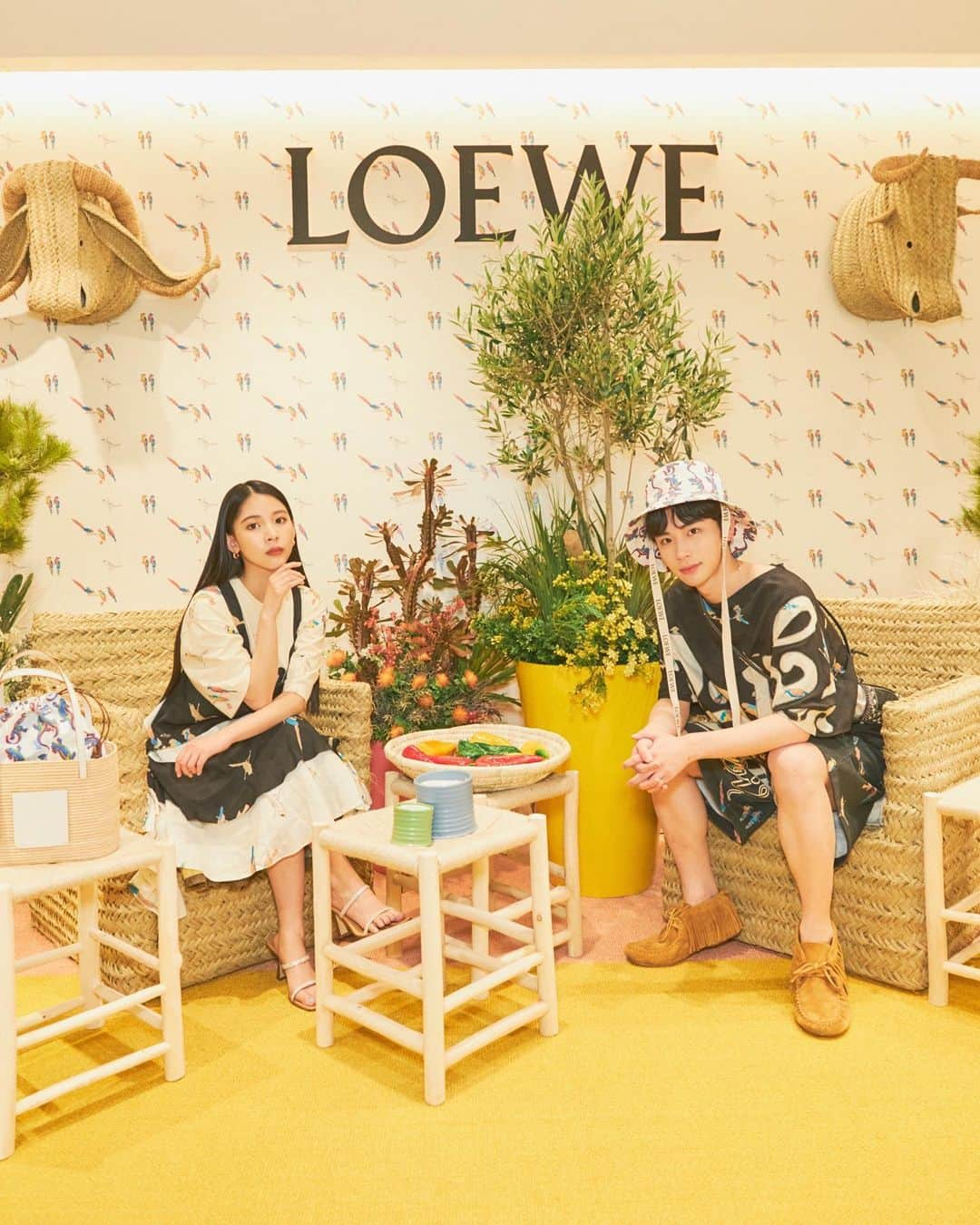 ミチさんのインスタグラム写真 - (ミチInstagram)「LOEWE PAULA'S IBIZA 2021 POP UPお邪魔しました🍹 ちょっと旅行気分になれてワクワクする空間でした🩴🌊💙 クローゼットに夏のアイテムが増えていくの、楽しみ！ #LOEWE #LOEWEpaulas #sponsored @isetan_shinjuku」4月21日 22時13分 - mi0306chi