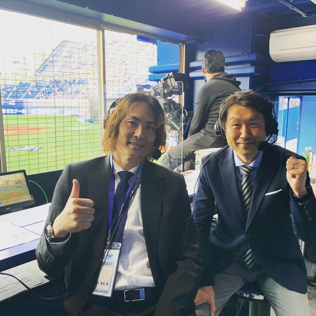 石川雄洋のインスタグラム：「今日は初解説🎤 佐藤さんTBSの皆さん貴重な経験をさせて頂きありがとうございます。  また、機会があれば是非よろしくお願いします🤲  3色ペン始めました。 * #TBS #佐藤文康アナウンサー #石川雄洋 #横浜スタジアム #横浜denaベイスターズ  #解説 #3色ペン」