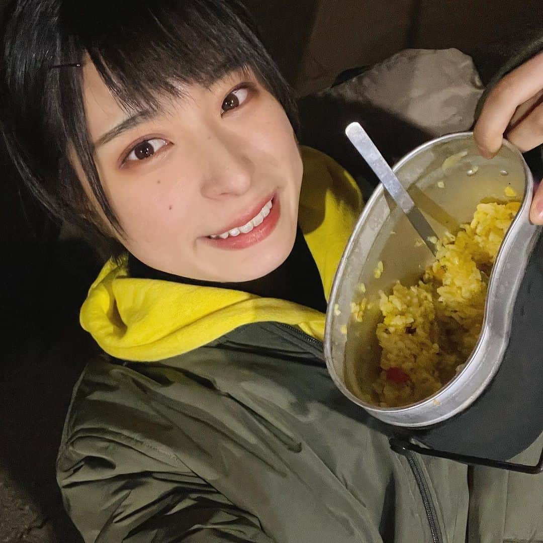 かほなんのインスタグラム：「4/20(火)発売日の 「東海ウォーカー 2020 5月号」 に、かほなんが見開きでドドーンと載っております☺️☺️☺️  GETできる方は、是非ー！！  今月号はなんかいつも以上にアウトドア、キャンプ特集になっていて、、、私のページ以外でも面白いページいっぱいがありました〜！！笑  #さばいどる #かほなん #東海ウォーカー #tokaiwalker  #飯盒 #飯盒の人」